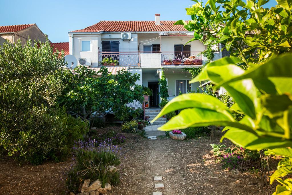 Garden Apartments Komiža Dış mekan fotoğraf