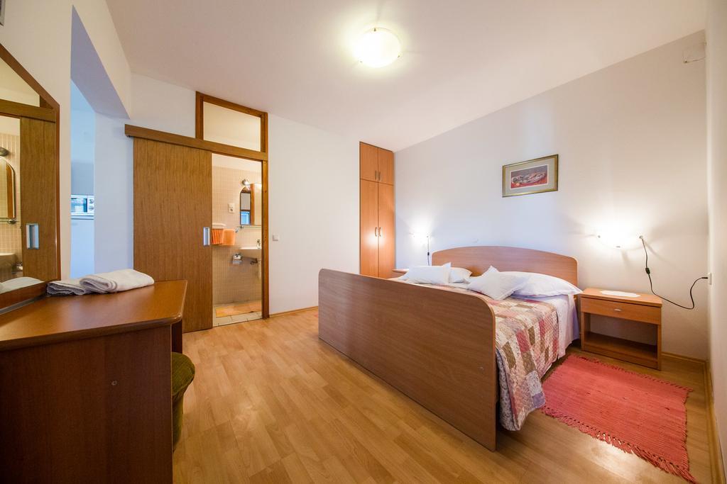 Garden Apartments Komiža Dış mekan fotoğraf